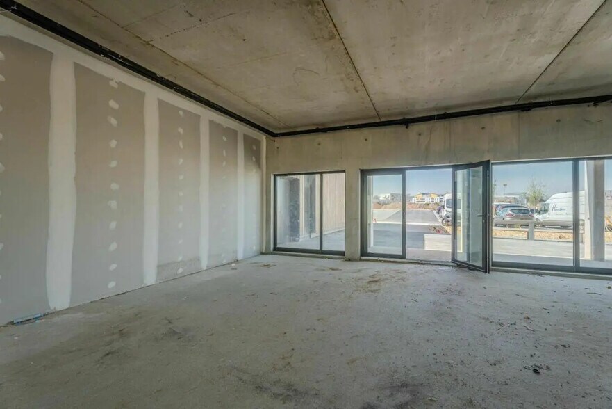 Local commercial dans Épron à vendre - Photo de l’immeuble – Image 2 sur 13