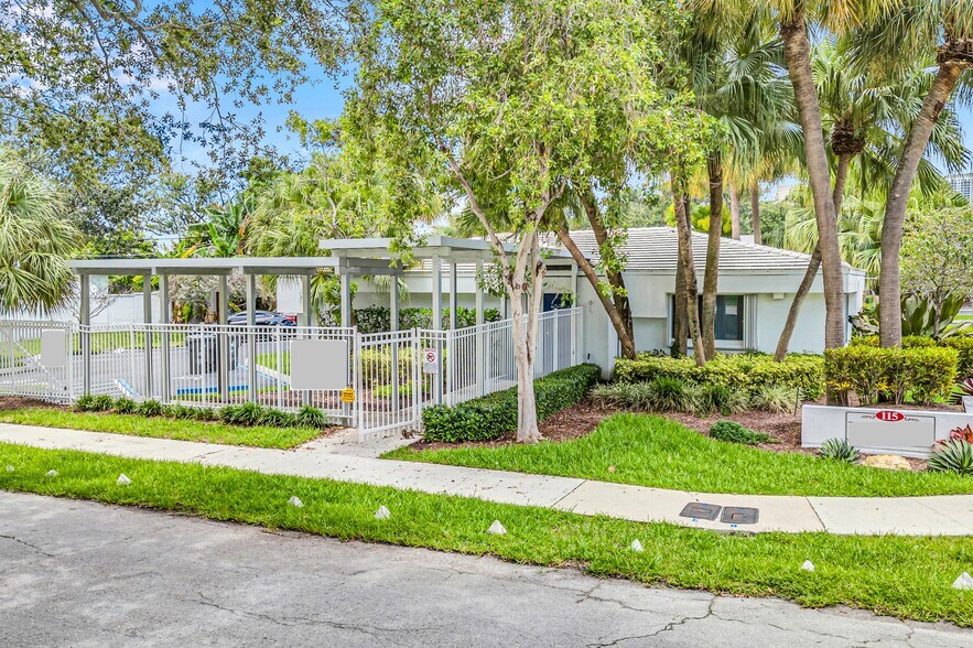 2 BUILDINGS on 3 LOTS | FORT LAUDERDALE portefeuille de 2 biens à vendre sur LoopNet.fr - Photo de l’immeuble – Image 3 sur 48