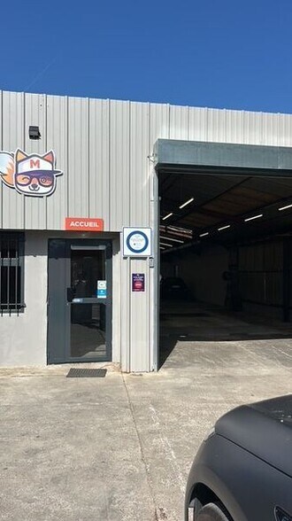 Local d’activités dans Villeurbanne à louer - Photo de l’immeuble – Image 1 sur 8