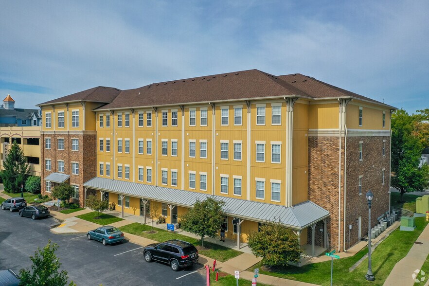 141 E Madison Ave, Kirkwood, MO à louer - Photo de l’immeuble – Image 3 sur 36
