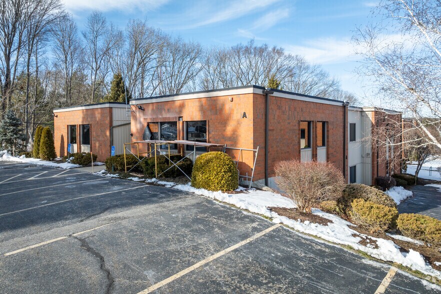1525 Louisquisset Pike, Lincoln, RI à louer - Photo de l’immeuble – Image 1 sur 11