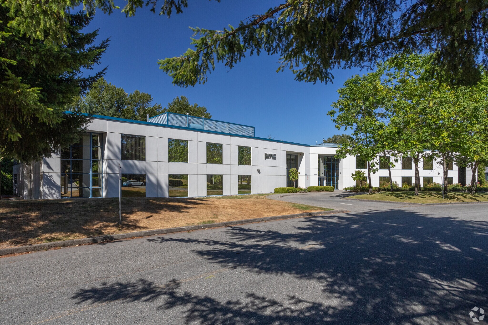 3600-3602 Gilmore Way, Burnaby, BC à louer Photo de l’immeuble– Image 1 sur 11