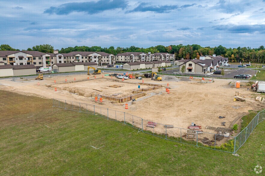 4591 State Route 31, Clay, NY à louer - Photo principale – Image 1 sur 3