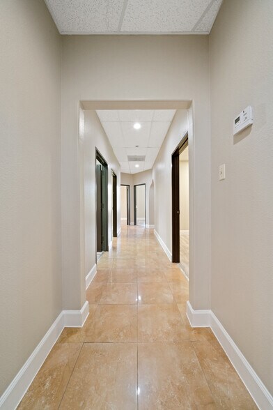 8627 Cinnamon Creek Dr, San Antonio, TX à vendre - Photo de l’immeuble – Image 3 sur 12