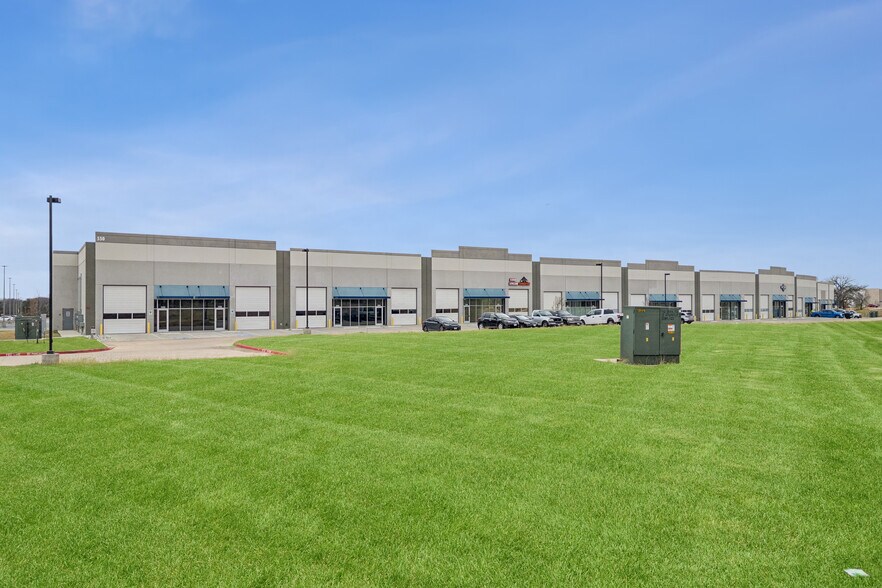 550 W Round Grove Rd, Lewisville, TX à louer - Photo de l’immeuble – Image 2 sur 44