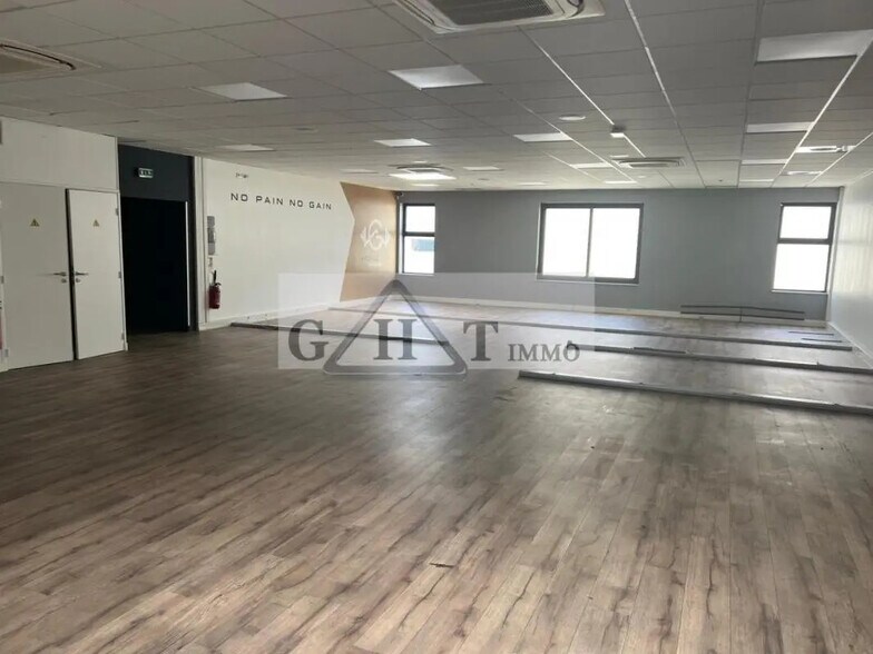 Bureau dans Champigny-sur-Marne à louer - Photo de l’immeuble – Image 2 sur 3