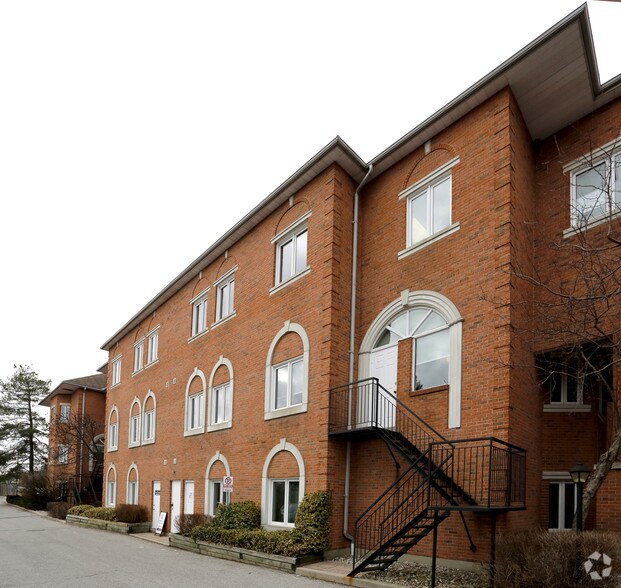 317 Renfrew Dr, Markham, ON à vendre - Photo de l’immeuble – Image 3 sur 4