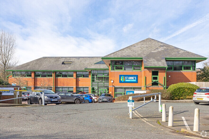 Bruntcliffe Way, Morley à louer - Photo de l’immeuble – Image 2 sur 2