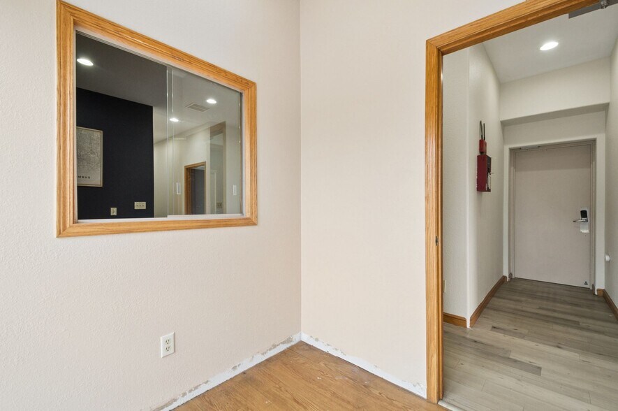 3887 E Livingston Ave, Columbus, OH à louer - Photo de l’immeuble – Image 3 sur 12