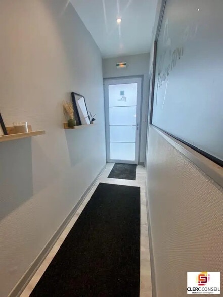 Bureau dans Évreux à louer - Hall d’entrée – Image 3 sur 4