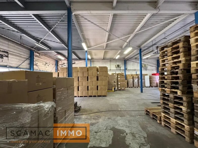 Local d'activités dans Brétigny-sur-Orge à vendre - Photo de l’immeuble – Image 2 sur 14