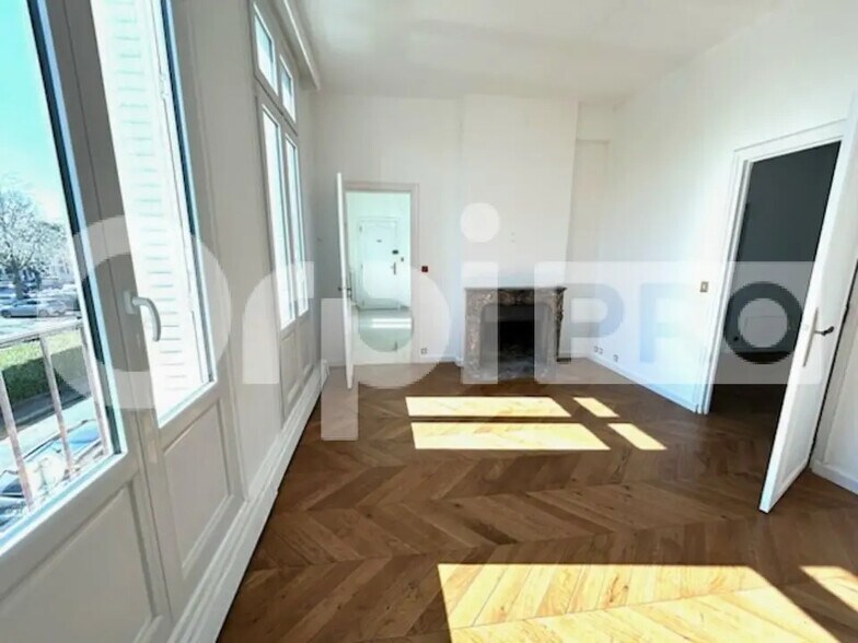 Bureau dans Beauvais à louer - Photo de l’immeuble – Image 3 sur 5