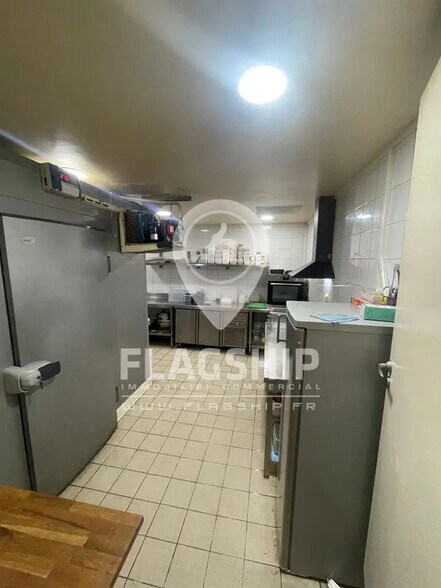 Local commercial dans Paris à louer - Photo de l’immeuble – Image 1 sur 3