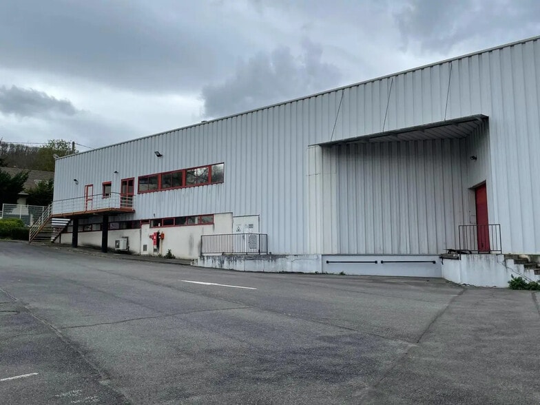 Local d’activités dans Franconville à louer - Photo de l’immeuble – Image 1 sur 10