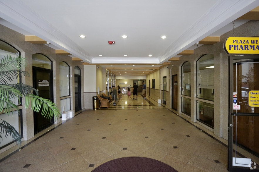 8540 S Sepulveda Blvd, Los Angeles, CA à louer - Hall d’entrée – Image 3 sur 12
