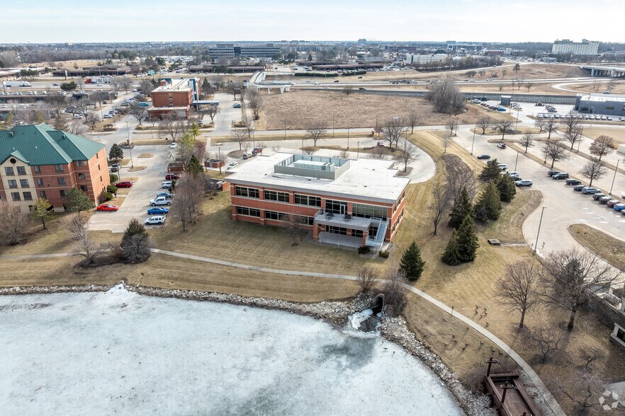 7155 W Lake Dr, West Des Moines, IA à louer - Aérien – Image 2 sur 4