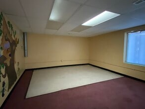 401 SW 1st St, Paoli, IN à louer Photo intérieure– Image 1 sur 8