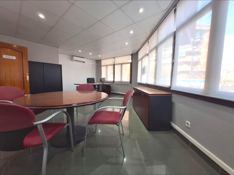 Immeuble residentiel dans Barberà del Vallès, Barcelona à vendre - Photo intérieure – Image 3 sur 4