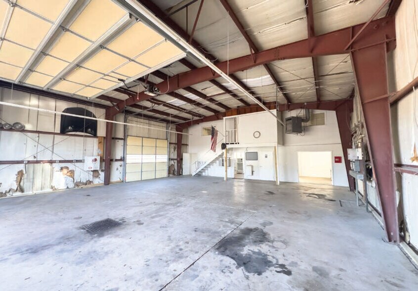 548 W Charles St, Matthews, NC à vendre - Photo intérieure – Image 3 sur 7