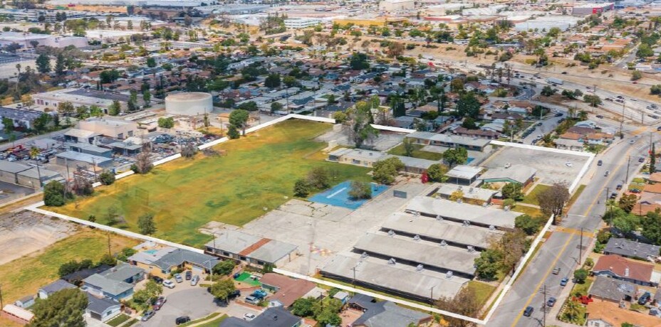 201 N Vernon Ave, Azusa, CA à vendre Aérien– Image 1 sur 7