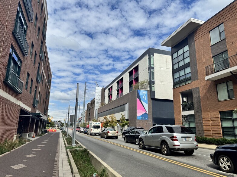 747 N College Ave, Indianapolis, IN à louer - Photo de l’immeuble – Image 2 sur 39