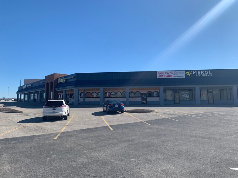 4105-4139 N Cloverleaf Dr, Saint Peters, MO à louer - Photo de l’immeuble – Image 3 sur 6