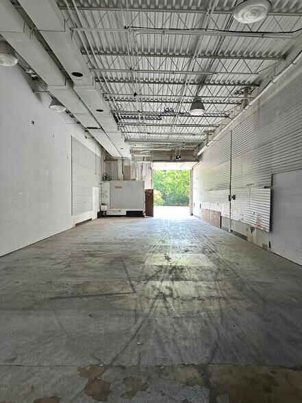 42120 Garfield Rd, Clinton Township, MI à louer - Photo de l’immeuble – Image 1 sur 6