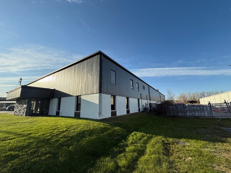1850 Velp Ave, Howard, WI à louer - Photo de l’immeuble – Image 3 sur 11