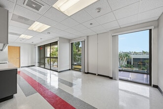 11555 Sorrento Valley Rd, San Diego, CA à louer Photo intérieure– Image 2 sur 8