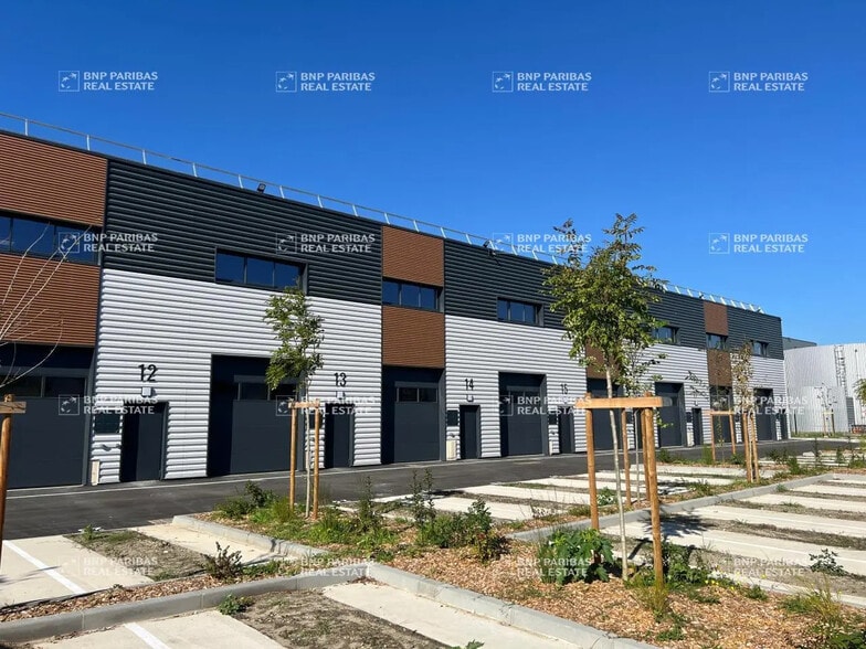 Local d’activités dans Gradignan à louer - Photo de l’immeuble – Image 2 sur 10