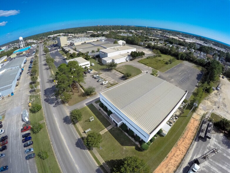 634 Anchors St NW, Fort Walton Beach, FL à vendre - Photo de l’immeuble – Image 3 sur 7