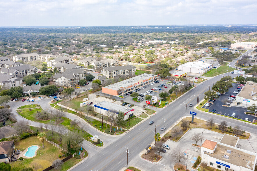 3030 Thousand Oaks Dr, San Antonio, TX à louer - Aérien – Image 3 sur 3