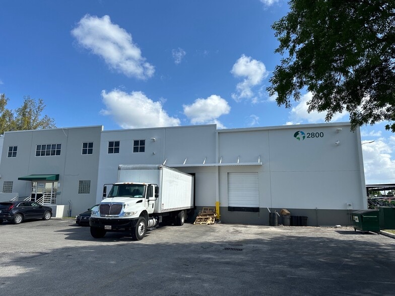 2800 NW 125th St, Miami, FL à louer - Photo de l’immeuble – Image 2 sur 10
