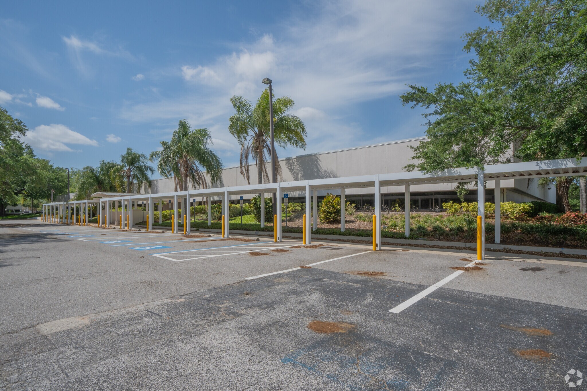 5519 W Idlewild Ave, Tampa, FL à louer Photo principale– Image 1 sur 2
