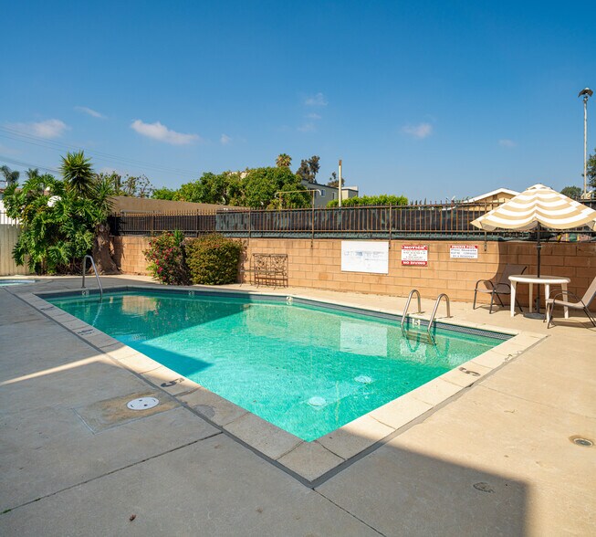 6825 Haskell Ave, Van Nuys, CA à vendre - Photo de l’immeuble – Image 2 sur 7