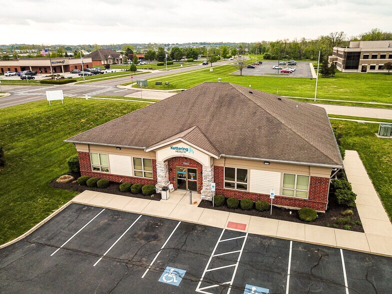 1045 Channingway Dr, Fairborn, OH à vendre - Photo de l’immeuble – Image 1 sur 6