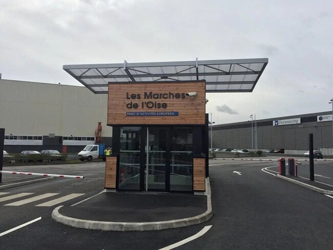 Plus de détails pour Local d'activités à louer