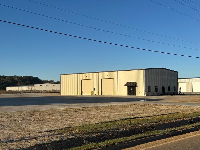 107 Aerosmith Dr, Richland, MS à louer - Photo de l’immeuble – Image 3 sur 18