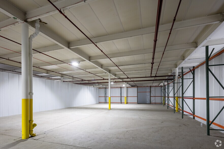 567-575 N Midland Ave, Saddle Brook, NJ à louer - Photo intérieure – Image 2 sur 20