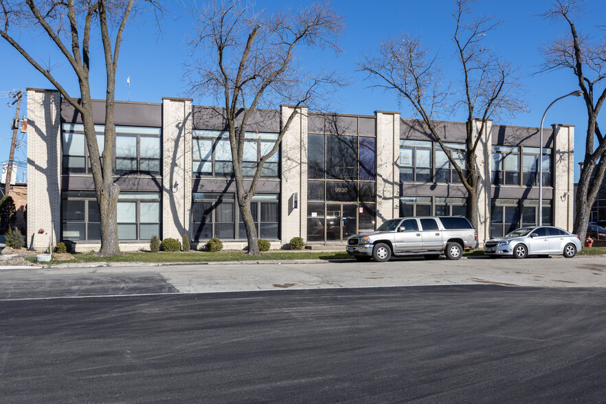 9930 Derby Ln, Westchester, IL à louer - Photo de l’immeuble – Image 2 sur 6