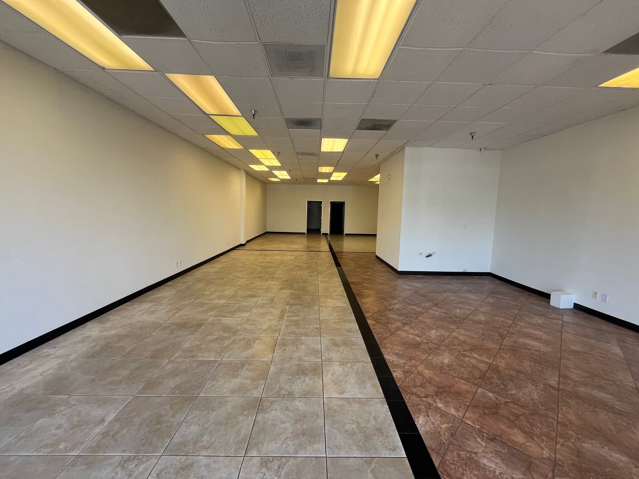 514-538 W Katella Ave, Orange, CA à louer Photo intérieure– Image 1 sur 2