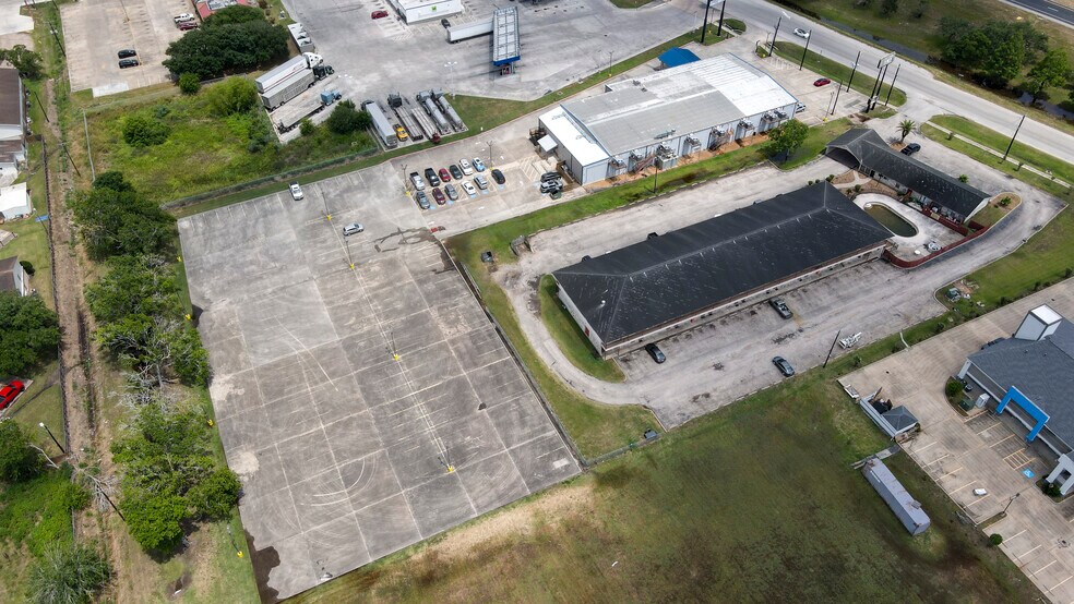 25000 US 59 Rd, El Campo, TX à vendre - Photo de l’immeuble – Image 2 sur 89