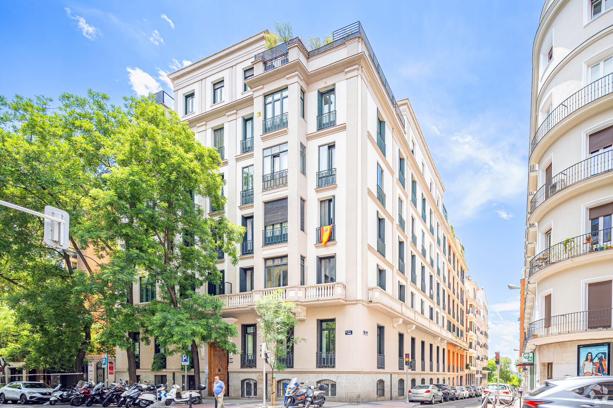 Immeuble residentiel dans Madrid, Madrid à vendre Photo principale– Image 1 sur 2