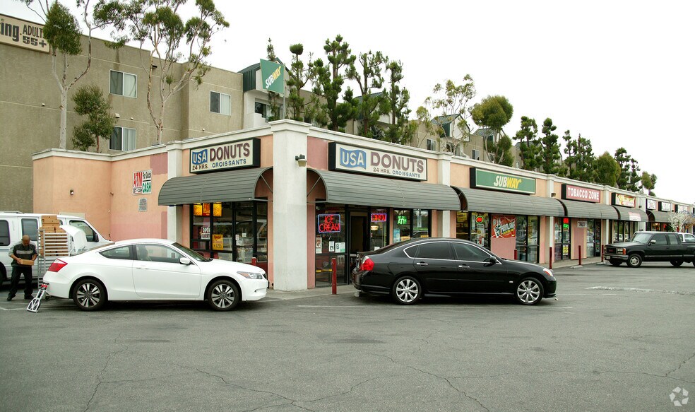 12556 Paramount - Downey Retail Center portefeuille de 3 biens à vendre sur LoopNet.fr - Photo de l’immeuble – Image 2 sur 6