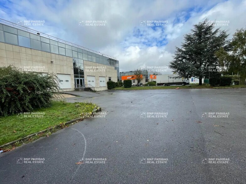 Local d'activités dans Chilly-Mazarin à vendre - Photo de l’immeuble – Image 1 sur 10