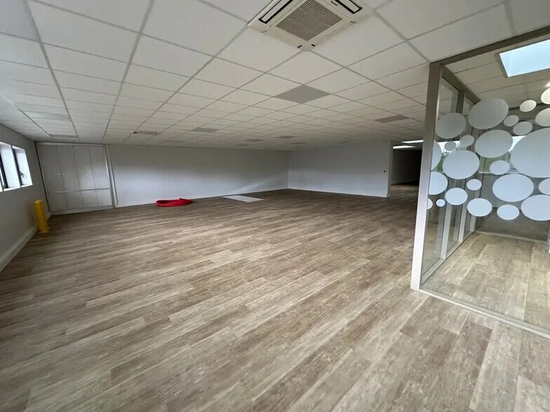 Bureau dans Rillieux-la-Pape à louer - Photo de l’immeuble – Image 2 sur 12