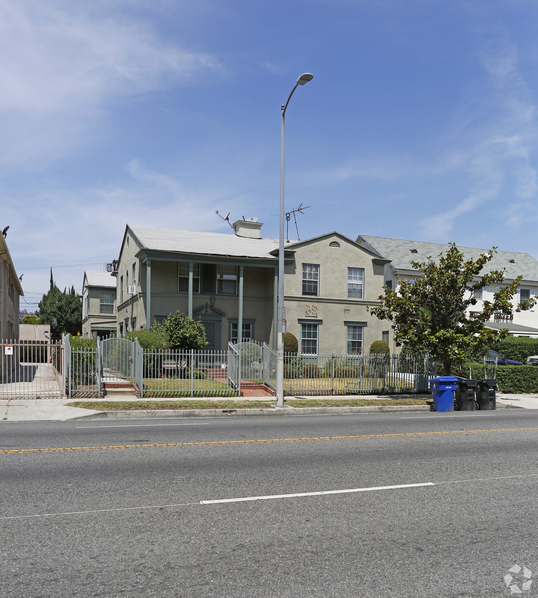 913 S Wilton Pl, Los Angeles, CA à vendre Photo principale– Image 1 sur 36