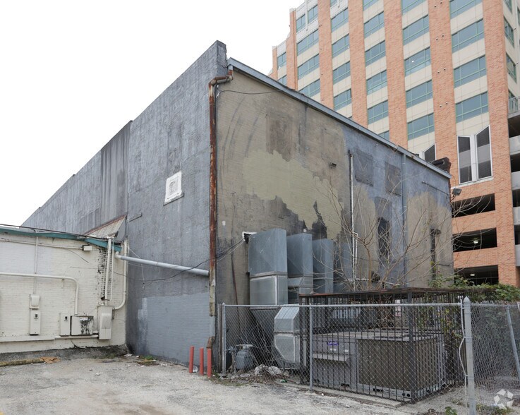 345 W Commerce St, San Antonio, TX à vendre - Photo de l’immeuble – Image 2 sur 30