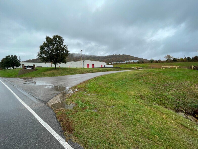 708 Fairground Rd, Lucasville, OH à vendre - Photo de l’immeuble – Image 2 sur 36