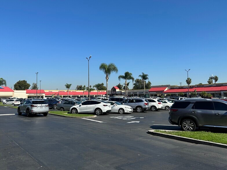 13802-13952 Brookhurst St, Garden Grove, CA à louer - Photo de l’immeuble – Image 2 sur 3